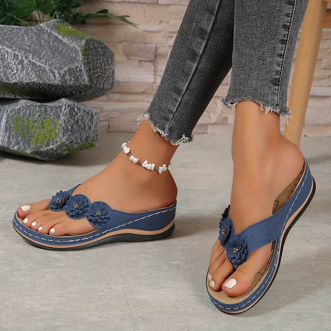 Hoogwaardige orthopedische sandalen Liana voor dames, ontworpen voor duurzaamheid en comfort.