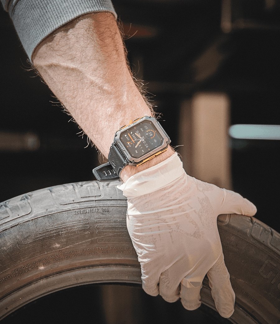 Multifunctionele heren smartwatch met gezondheidstracker, perfect voor sportieve mannen. Robuust ontwerp.
