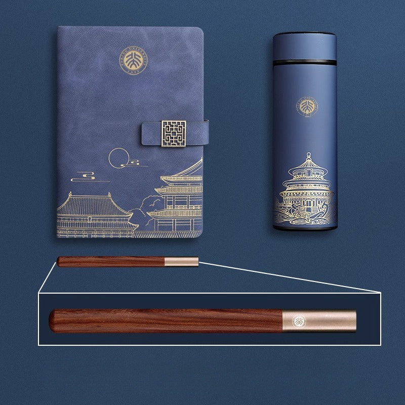 Compleet zakelijk Verboden Stad cadeau: notitieboek, thermosfles en pen in luxe verpakking.