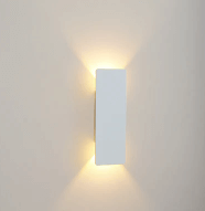 Moderne aluminium LED buitenlamp, IP65 waterdicht, energiezuinige wandlamp voor tuin & gevel.