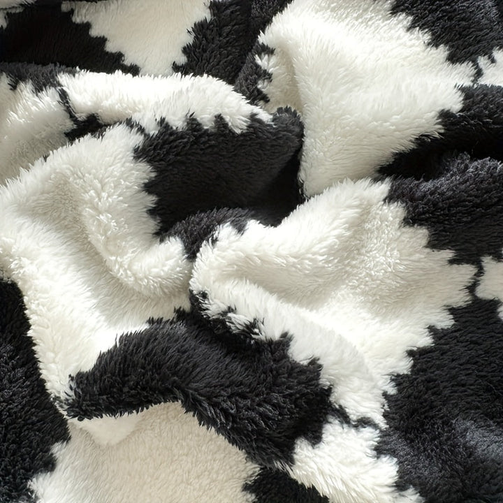 Multifunctionele zachte deken; bruikbaar als decoratief plaid of warme beddeken.