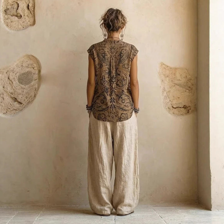 Casual comfortabele driedelige set voor dames: wijde broek en bedrukt shirt, ideale lente/zomer outfit.