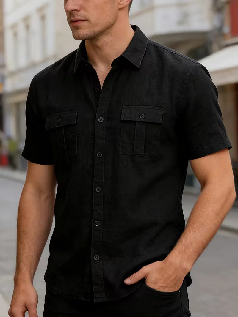 Heren button-up overhemd korte mouw, linnen, perfect voor een zomerse look.