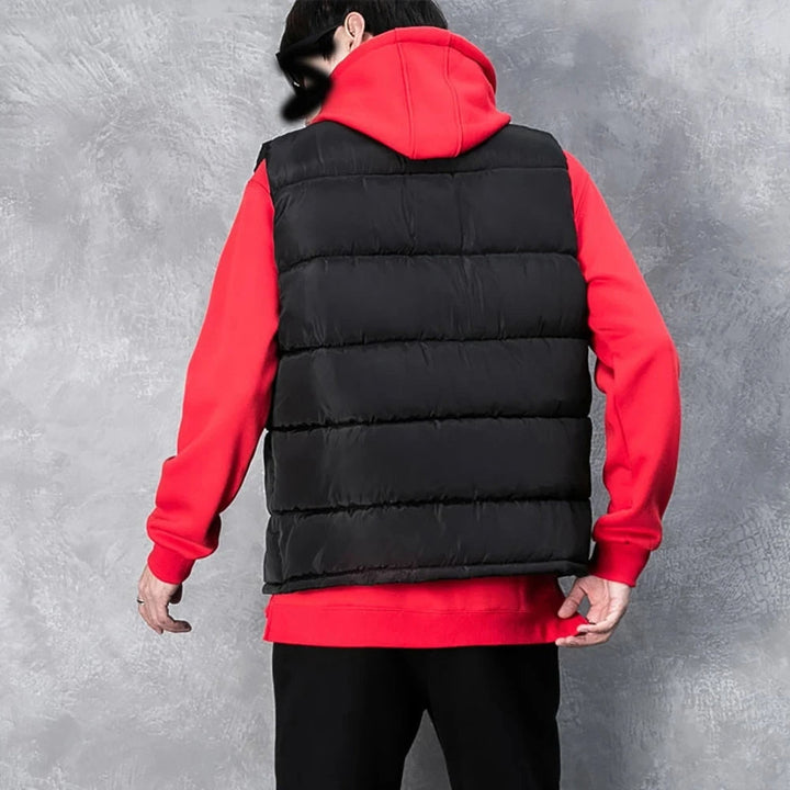 Warme en comfortabele heren bodywarmer, lichtgewicht gewatteerd voor winter en casual gebruik.