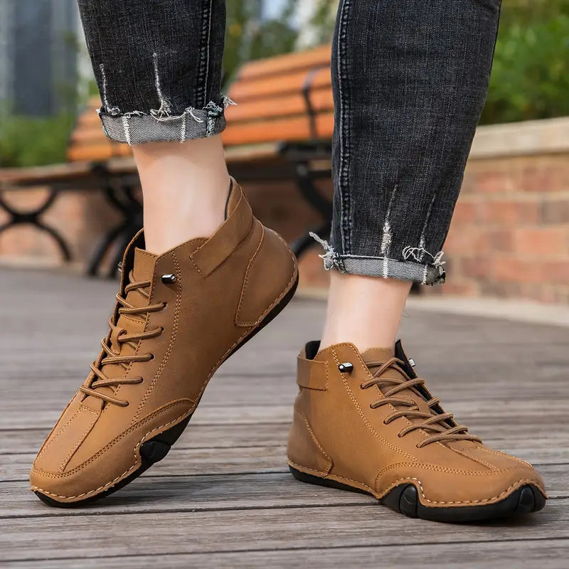 Moderne Adriel waterdichte herenschoenen van kunstleer. Met elastische sluiting voor gemak.