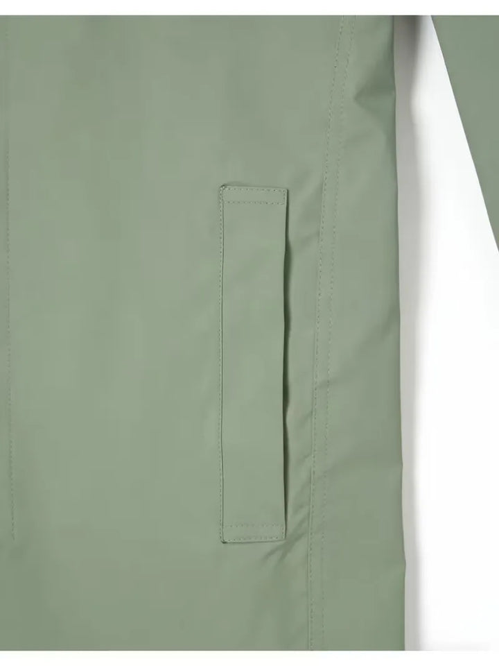 Beige slim fit heren trenchcoat, veelzijdige overjas, ideaal voor zowel zakelijke als smart casual herenkleding.