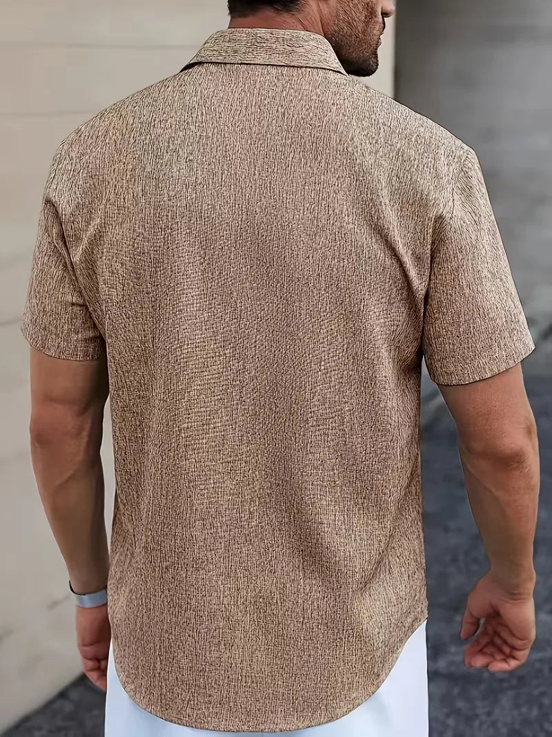 Luchtig heren casual V-hals overhemd korte mouw. Ademend materiaal voor ultiem comfort op warme dagen.