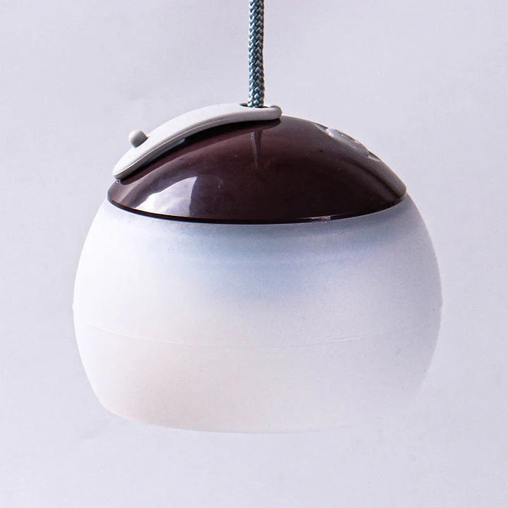 Multifunctionele HeritageGlow vintage campinglamp met robuust design, ideaal als draagbare LED sfeerverlichting.