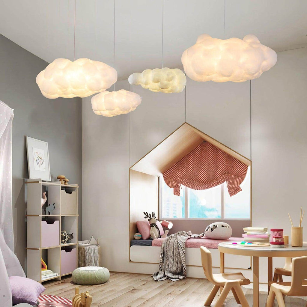 Unieke wolkenvormige hanglamp, ideaal voor een subtiele, diffuse lichtverspreiding in elke ruimte.