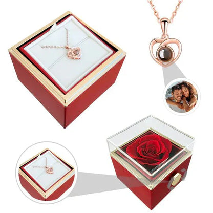 "Eeuwige rozen doos met gouden hartprojectieketting, betoverend en elegant sieraad voor betekenisvolle herinneringen."