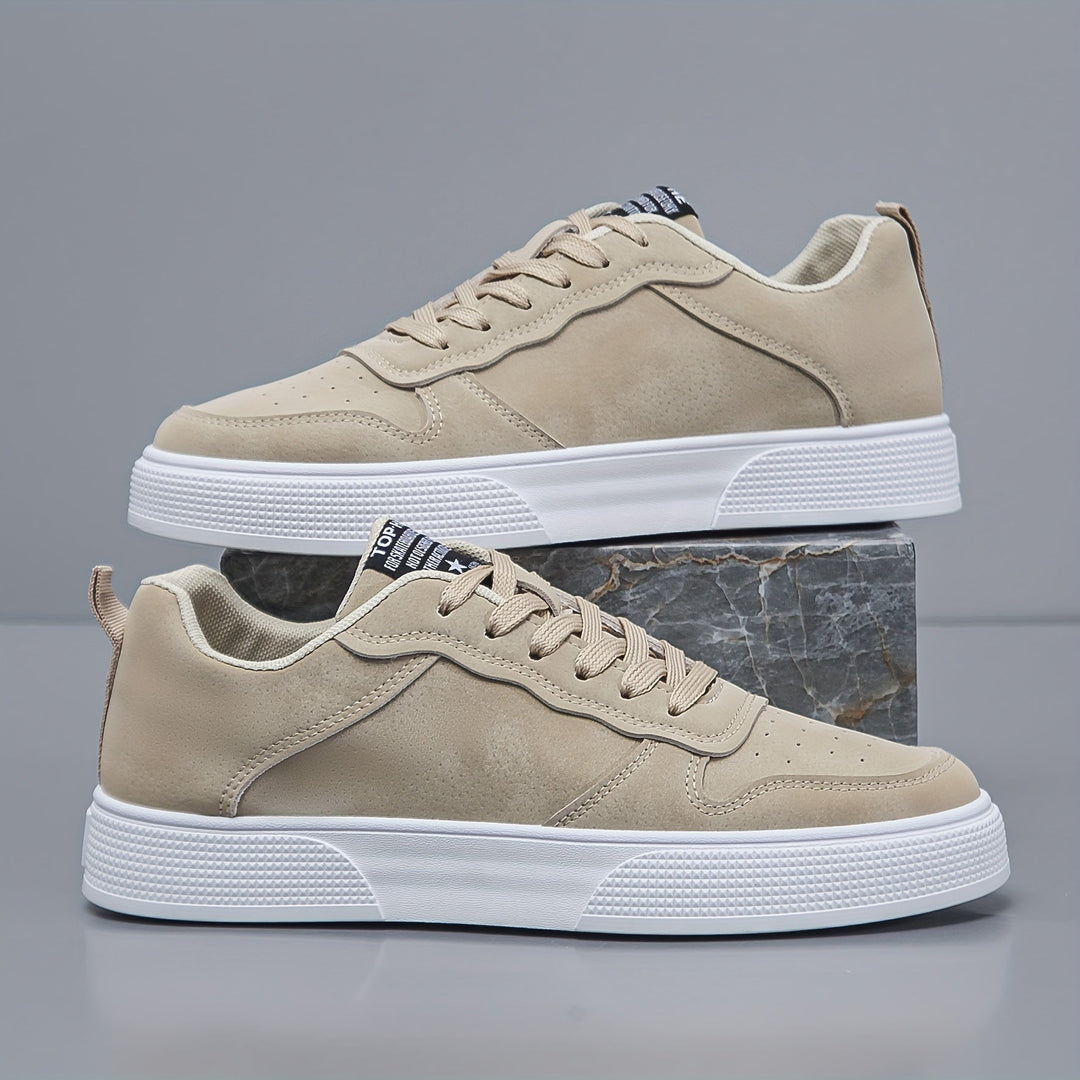 Veelzijdige heren casual sneakers, comfortabel en modieus, met een trendy dikke zool voor dagelijks gebruik.