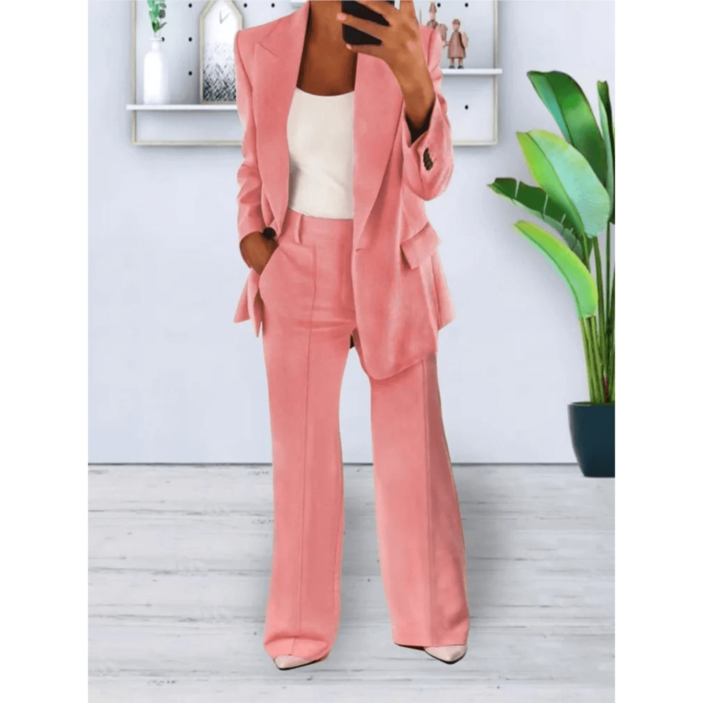 "Elegant 2-delig damespak met zachte stoffen, chique blazer en broek, ideaal voor zakelijke en informele gelegenheden."