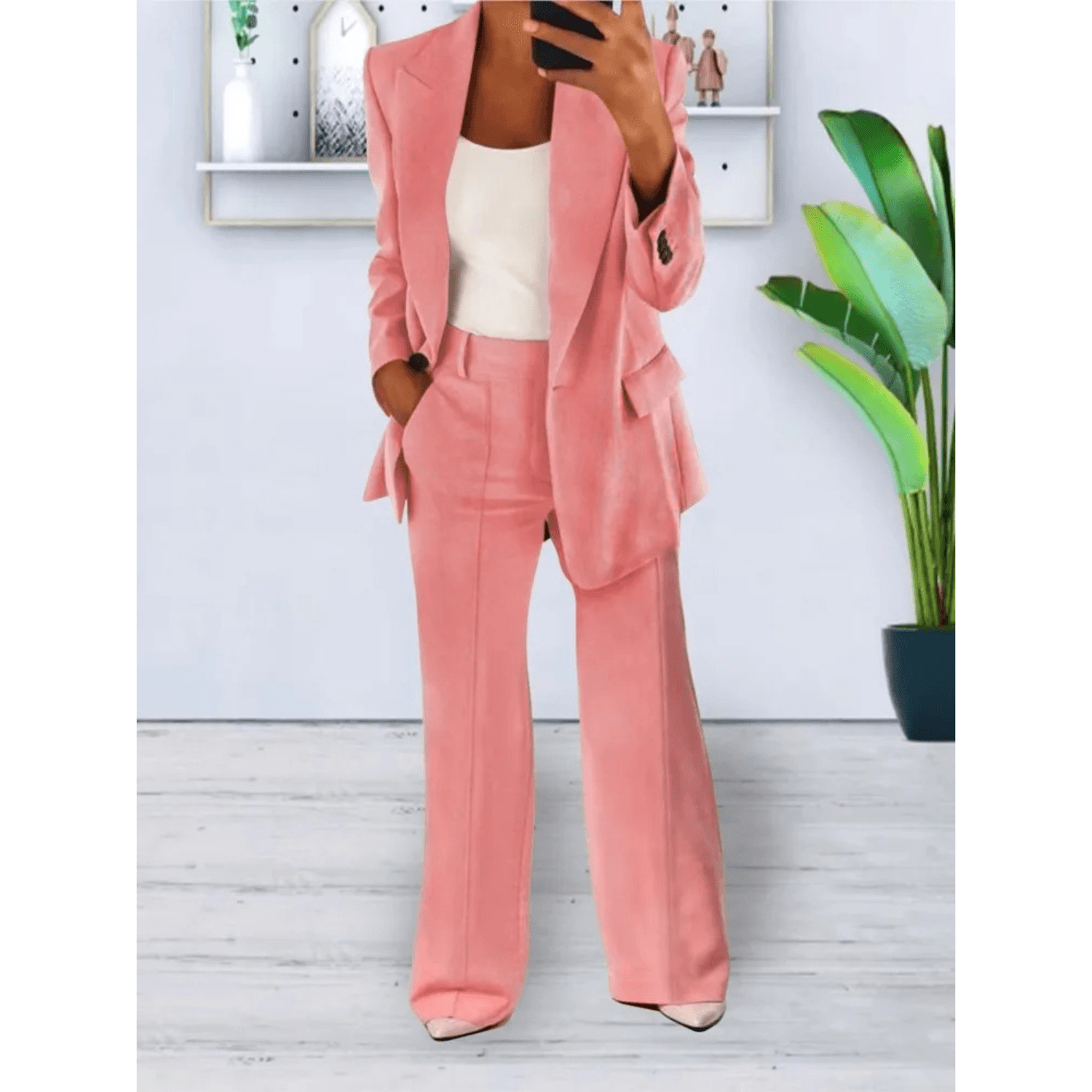 "Elegant 2-delig damespak met zachte stoffen, chique blazer en broek, ideaal voor zakelijke en informele gelegenheden."