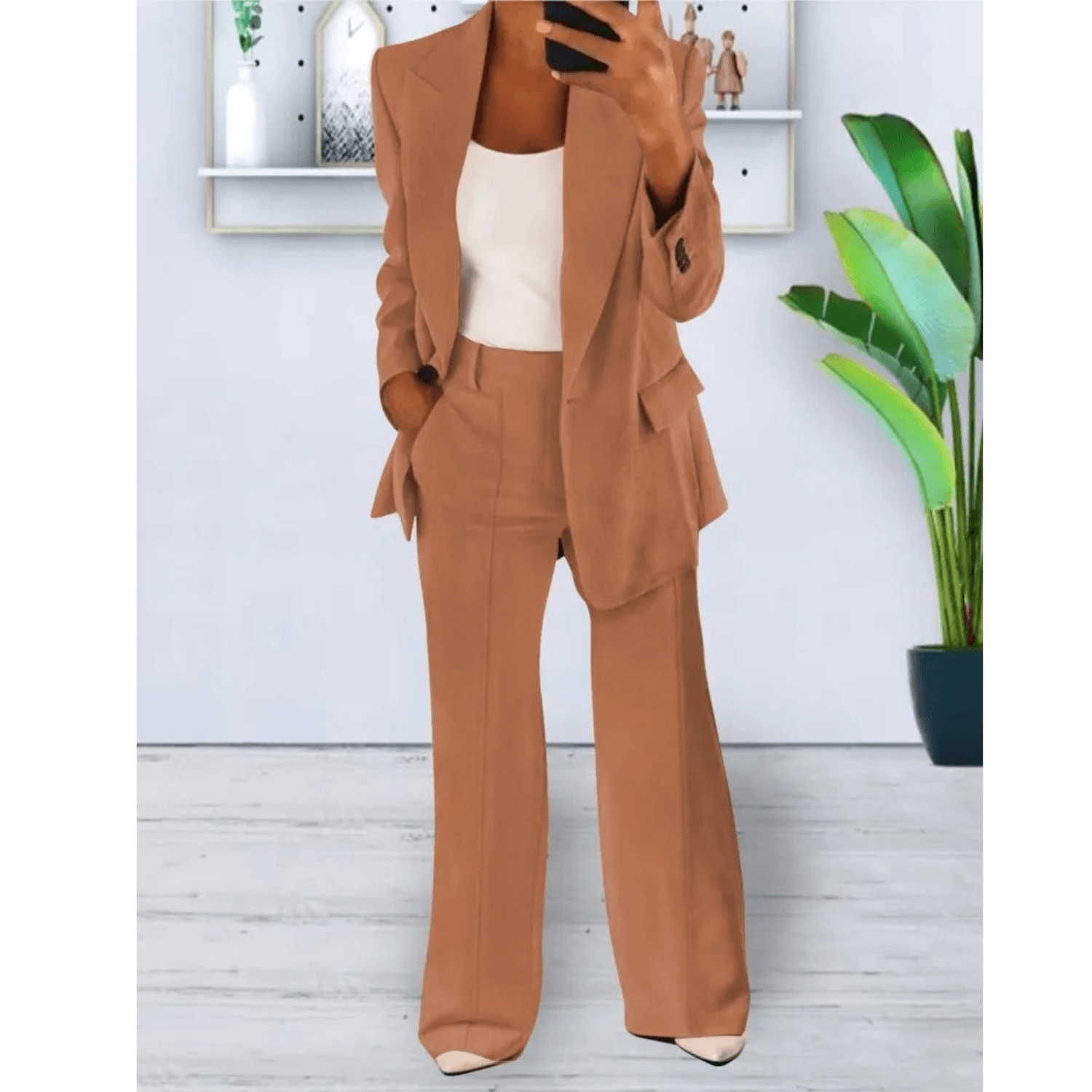 "Elegant 2-delig damespak met zachte stoffen, chique blazer en broek, ideaal voor zakelijke en informele gelegenheden."
