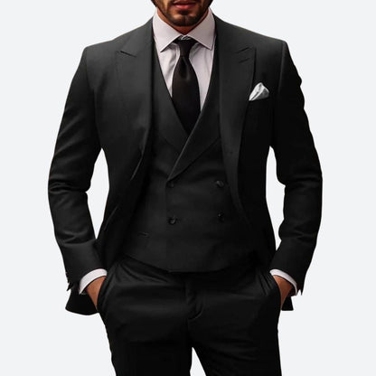 "Elegant 3-delig herenpak, modern fit, met colbert, broek en vest. Perfect voor zakelijke of speciale gelegenheden."
