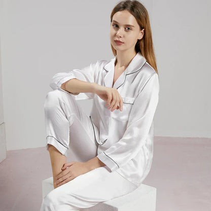 "Elegant Celeste Zijden Dames Pyjama, 100% zijde, tijdloze stijl, luxe nachtmode in delicate ivoorkleur met satijnen afwerkin