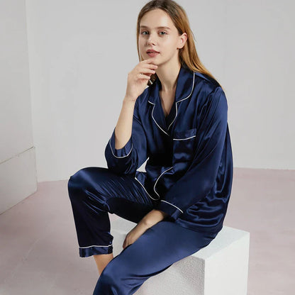 "Elegant Celeste Zijden Dames Pyjama, 100% zijde, tijdloze stijl, luxe nachtmode in delicate ivoorkleur met satijnen afwerkin