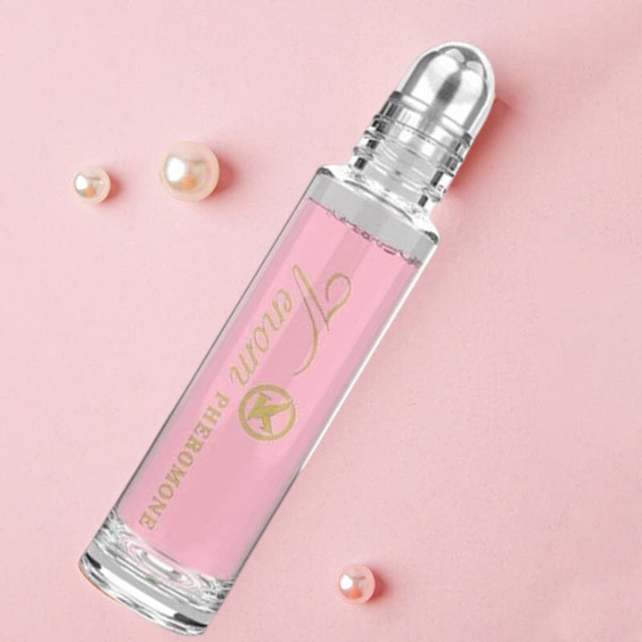 Close-up van feromoon parfum roller voor vrouwen. Subtiele, aantrekkelijke geur die zelfvertrouwen geeft.