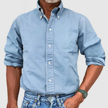 "Elegant klassiek Levi overhemd voor mannen, blauw katoenen stof, geschikt voor zowel zakelijke als informele gelegenheden."