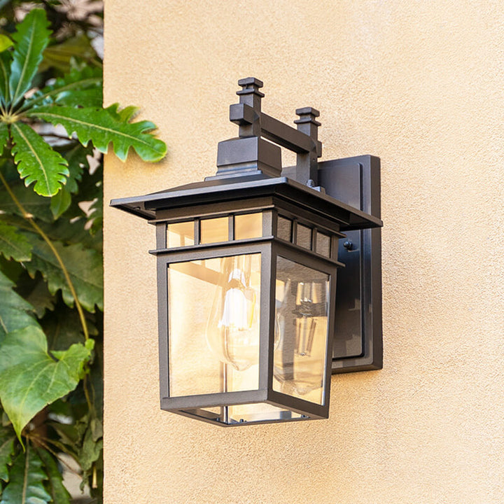 Waterdichte lantaarn wandlamp. Eenvoudig te monteren voor veilige tuin- en terrasverlichting.