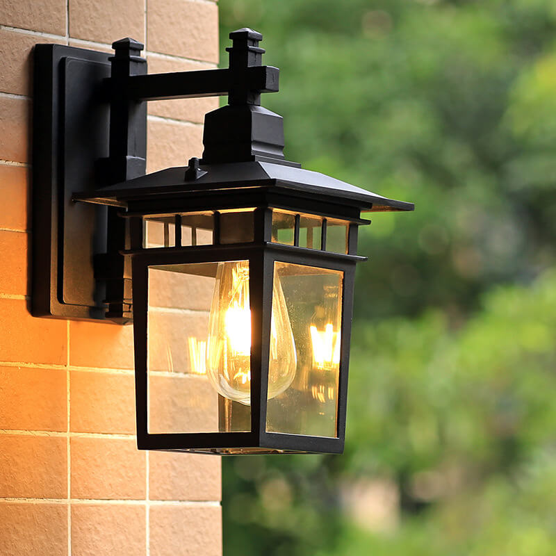 Sfeervolle LED buitenverlichting in klassieke lantaarnstijl, waterdicht voor uw tuin en oprit.