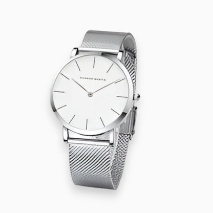 "Elegant titanium dameshorloge met ronde wijzerplaat, zilveren polsband en waterbestendig ontwerp tot 30 meter."