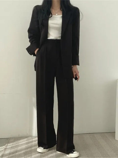 "Elegant tweedelig damespak Luna, blazer en broek in katoenmix, zakelijk en casual, luxe en comfort, tijdloze stijl."