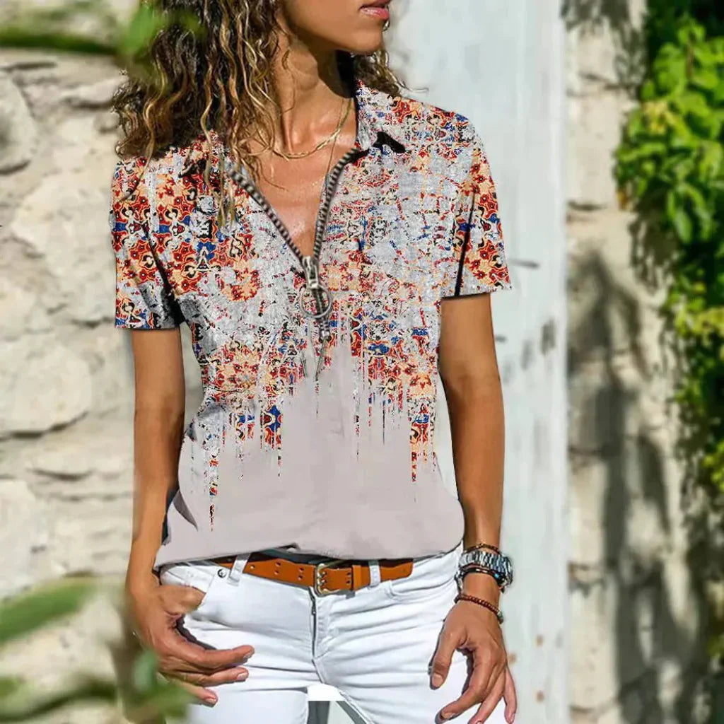 Blauw dames zomershirt, een moderne en stijlvolle blouse. Comfortabele dameskleding voor zomerse elegantie.