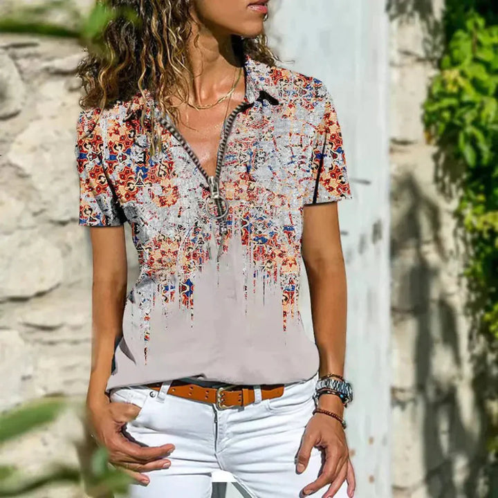 Blauw dames zomershirt, een moderne en stijlvolle blouse. Comfortabele dameskleding voor zomerse elegantie.