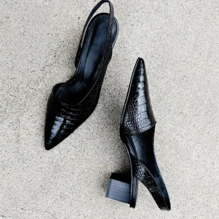 Elegant zwarte slingback pumps met croco-design, puntige neus en blokhak. Chique damesschoenen voor elke gelegenheid.