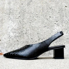 Elegant zwarte slingback pumps met croco-design, puntige neus en blokhak. Chique damesschoenen voor elke gelegenheid.