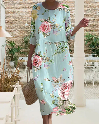"Elegante bloemenprint midi jurk met losse pasvorm en subtiele mouwen, perfect voor casual en zomerse evenementen."