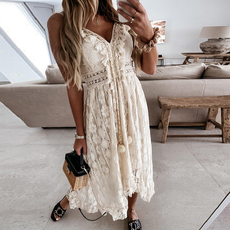 "Elegante boho-jurk voor vrouwen met romantisch borduurwerk, luchtig materiaal en speelse details, perfect voor zomeravonden.