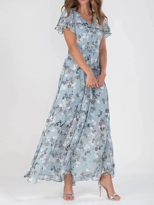 "Elegante chiffon jurk met bloemig patroon, subtiele V-hals en ruffles, ideaal voor zomerse gelegenheden."