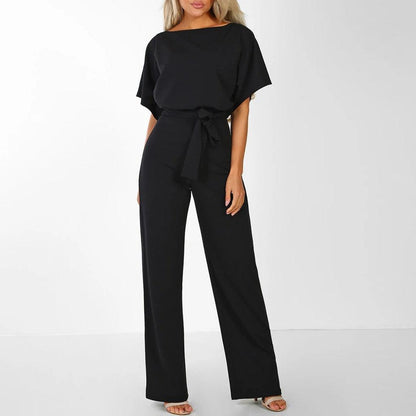 "Elegante dames jumpsuit met brede pijpen, korte mouwen en riem, ideaal voor zowel formele als casual gelegenheden."
