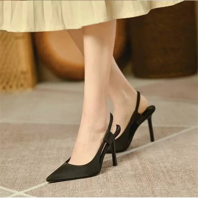 Elegante dames slingback pumps met puntige neus, hoge hak en comfortabel voetbed; perfect voor elke stijlvolle gelegenheid.
