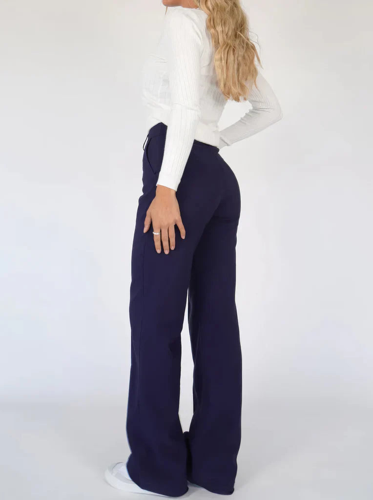 "Elegante grijze damesbroek met slim-fit en wijde pijpen van duurzame polyester voor zowel casual als formele looks."
