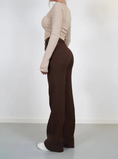"Elegante grijze damesbroek met slim-fit en wijde pijpen van duurzame polyester voor zowel casual als formele looks."