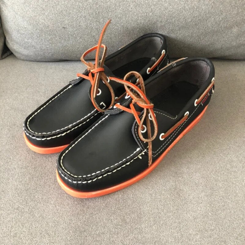 Elegante heren leren bootschoenen, handgemaakt voor stijl en comfort, in diverse kleuren waaronder zwart en groen.