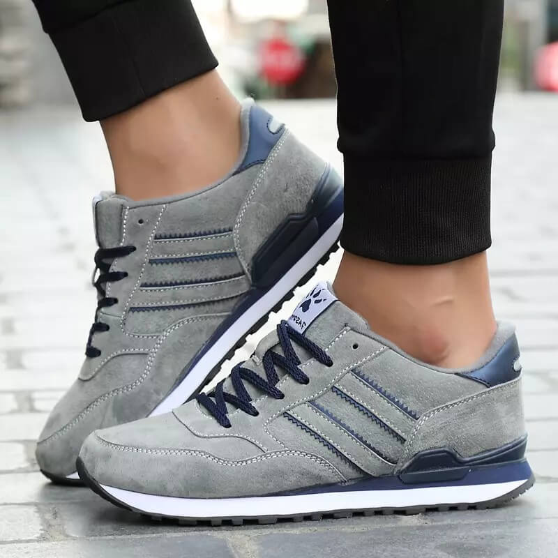 "Elegante klassieke herensneakers in blauw, grijs en zwart, stijlvol ontwerp voor casual en chique looks, comfortabel en veel