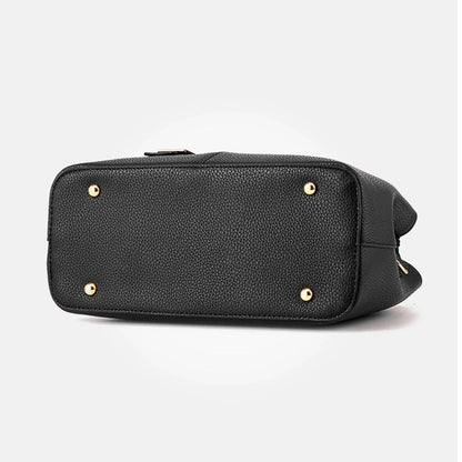 Elegante leren schoudertas voor dames, stijlvol en ruim, met verstelbare riem en verschillende kleurkeuzes.