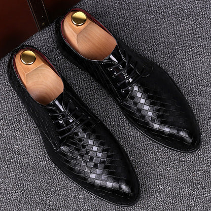 Elegante leren veterschoenen voor heren, puntig ontwerp, tijdloos en luxe voor zakelijke en formele gelegenheden.