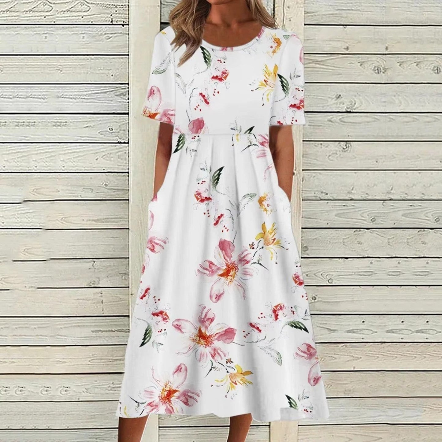 "Elegante Liva Midi-Jurk met luchtige stof en bloemenmotief; perfecte zomerse jurk voor elke gelegenheid."