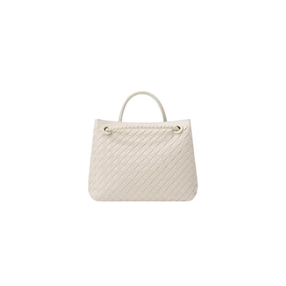 "Elegante Lucia schoudertas in beige, met duurzaam ontwerp en ruim interieur, stijlvolle keuze voor dames."