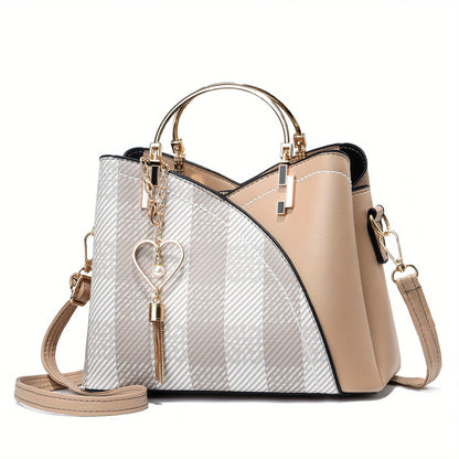 "Elegante luxe leren handtas met stijlvol kleurblokontwerp en kwastjes, perfect voor de moderne vrouw, frontaal gezien."