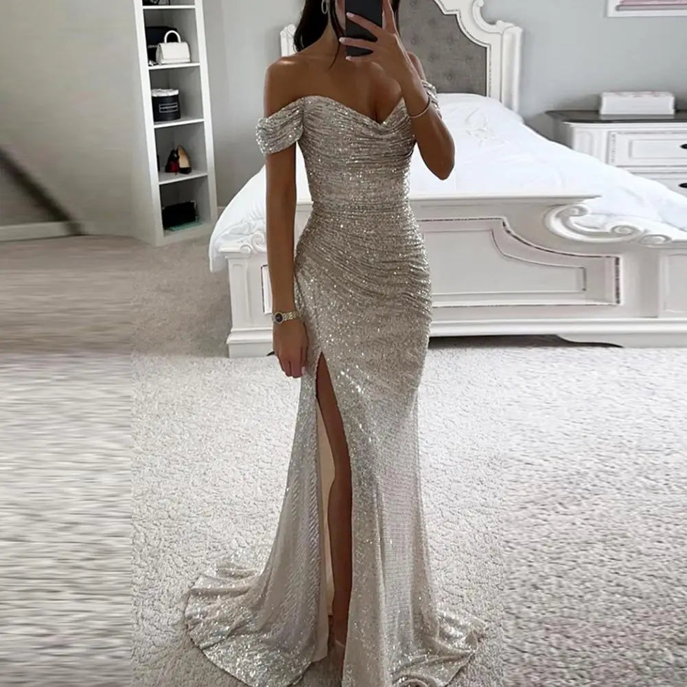 "Elegante off-shoulder maxi jurk met lovertjes, geplooide mouwen en V-hals, geschikt voor avondfeesten of chique gelegenheden