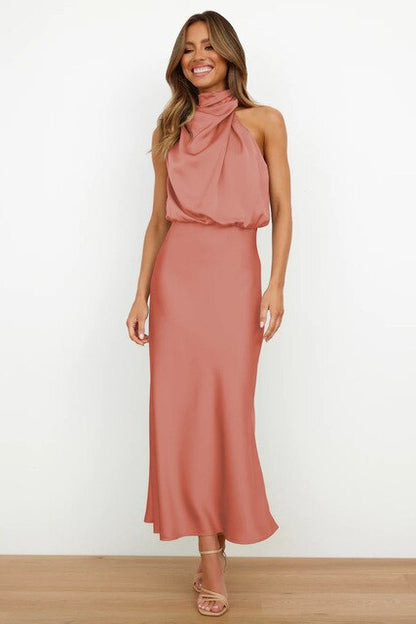 "Elegante off-shoulder satijnen cocktailjurk, mouwloos, nauwsluitend, maxi-lengte, geschikt voor avondfeesten."