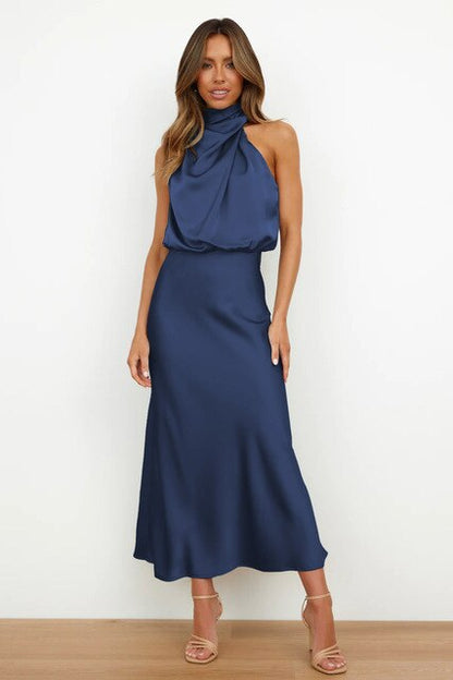"Elegante off-shoulder satijnen cocktailjurk, mouwloos, nauwsluitend, maxi-lengte, geschikt voor avondfeesten."