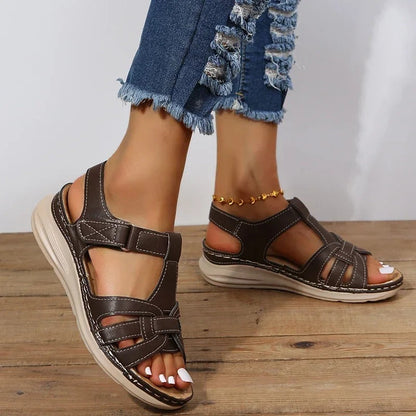 "Elegante orthopedische sandalen voor dames met stevig ontwerp en zacht voetbed, ideaal voor stijlvol dagelijks gebruik."