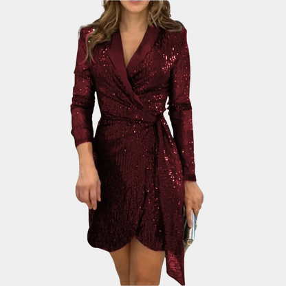 "Elegante rode blazerjurk met pailletten, diepe V-hals en ceintuur voor feestelijke gelegenheden, moderne en klassieke stijl.